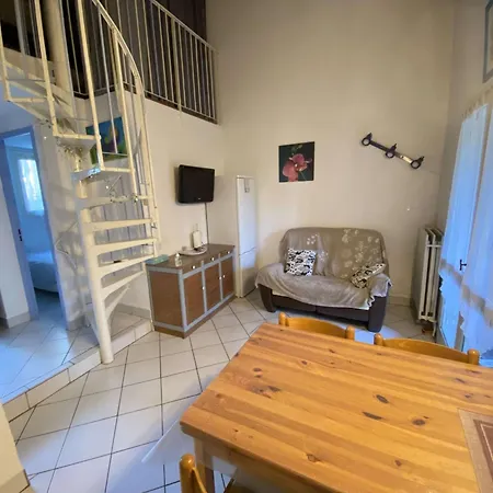 Mitoyenne Climatisee, Calme Avec Piscine Et Parking, Proche Et Port, Pour 6 Personnes - Fr-1-607-125 Villa