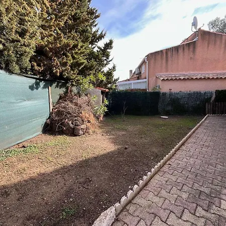 Mitoyenne Climatisee, Calme Avec Piscine Et Parking, Proche Et Port, Pour 6 Personnes - Fr-1-607-125