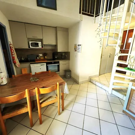 Mitoyenne Climatisee, Calme Avec Piscine Et Parking, Proche Et Port, Pour 6 Personnes - Fr-1-607-125 Villa