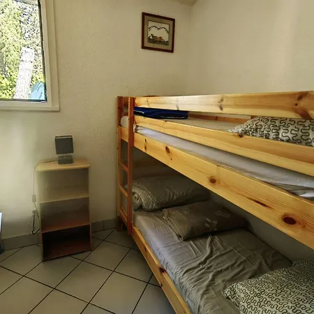 Mitoyenne Climatisee, Calme Avec Piscine Et Parking, Proche Et Port, Pour 6 Personnes - Fr-1-607-125 Villa